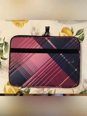Protective Pink & Navy Geometric Hurley Tablet Sleeve